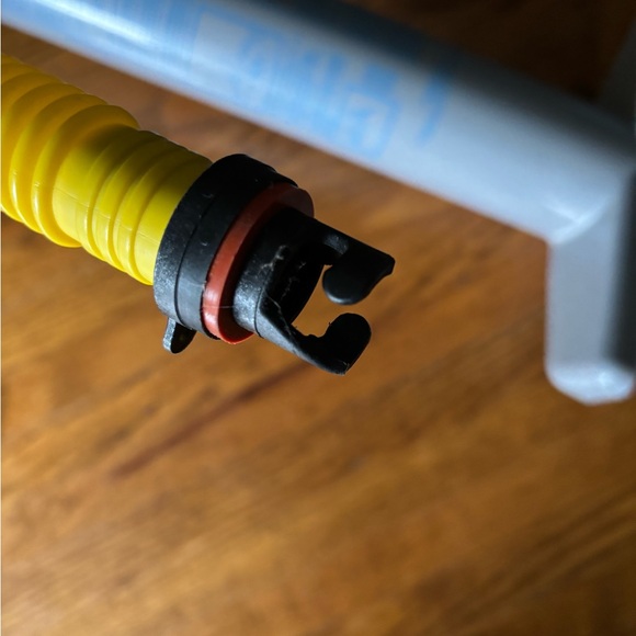 Body-glove paddle-board manual pump. - Picture 4 of 4